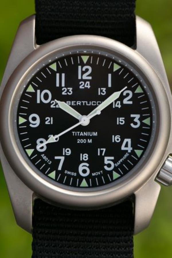 贝尔图奇A-2T评测:我们推荐最便宜的击球手手表