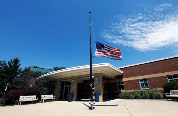 四州降半旗悼念切尼，背后真相令人震惊！