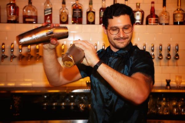 吧台背后:贾斯汀·布罗迪揭秘获奖鸡尾酒、朗姆酒与他的下一步计划