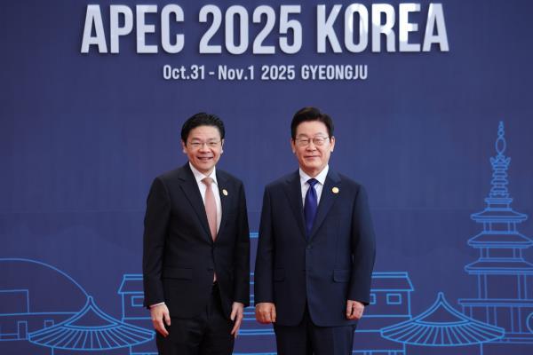 新加坡总理李显龙与美总统举行安全科技峰会，共商战略合作新篇章！