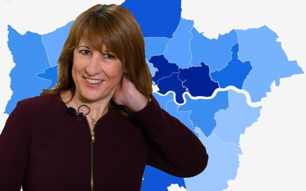 英国内政大臣与偷渡船移民激烈交锋,质询会现场爆发罕见冲突