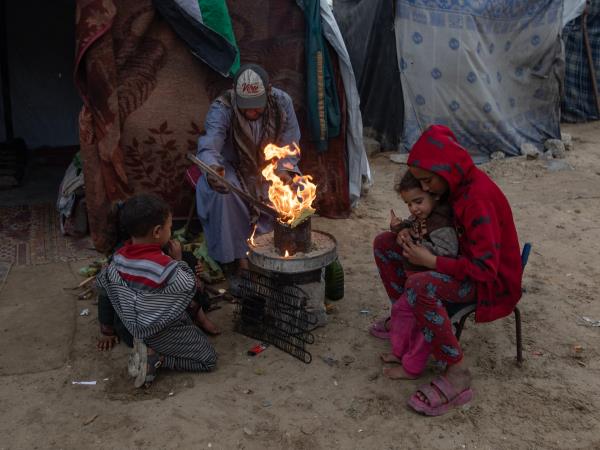 加沙婴儿在严寒中丧生，以色列持续封锁援助通道引发国际关注